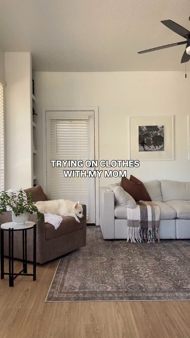 Who else grew up giving your parents a fashion show at home after shopping for new clothes?! 😂💖 tried on my new clothes with my mom when she came to visit! If you comment “YES” I’ll send you a DM with links and an Abercrombie discount code!