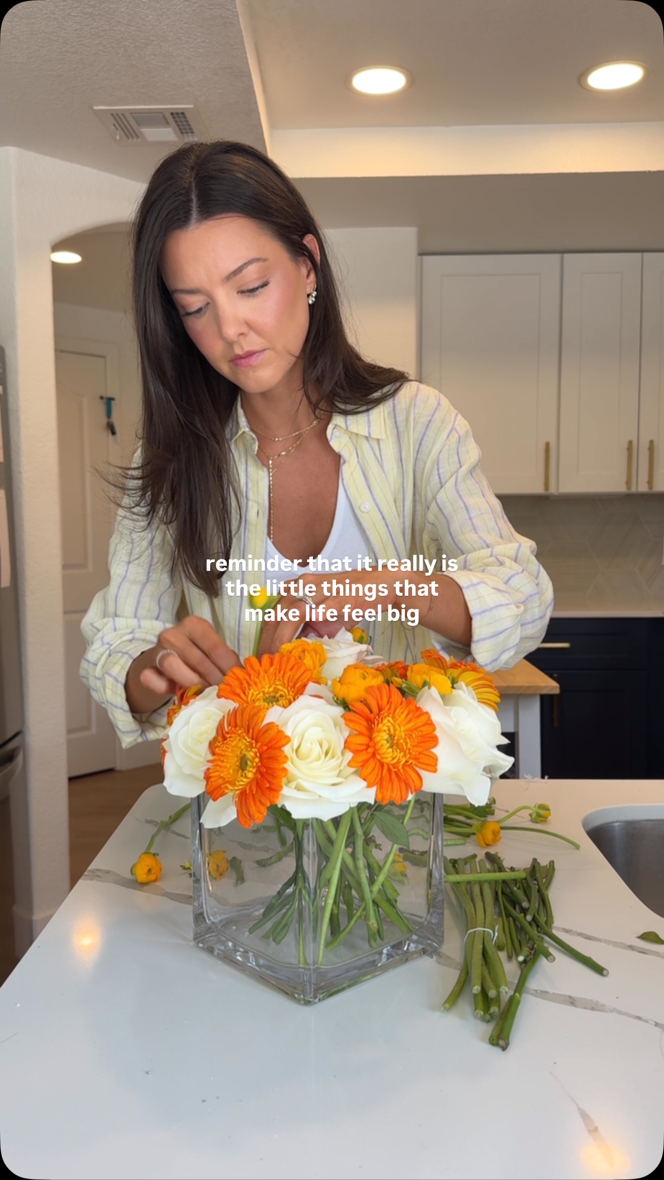 buy yourself the flowers!! 💛✨ #flowerarrangement #traderjoesfinds #romanticizelife