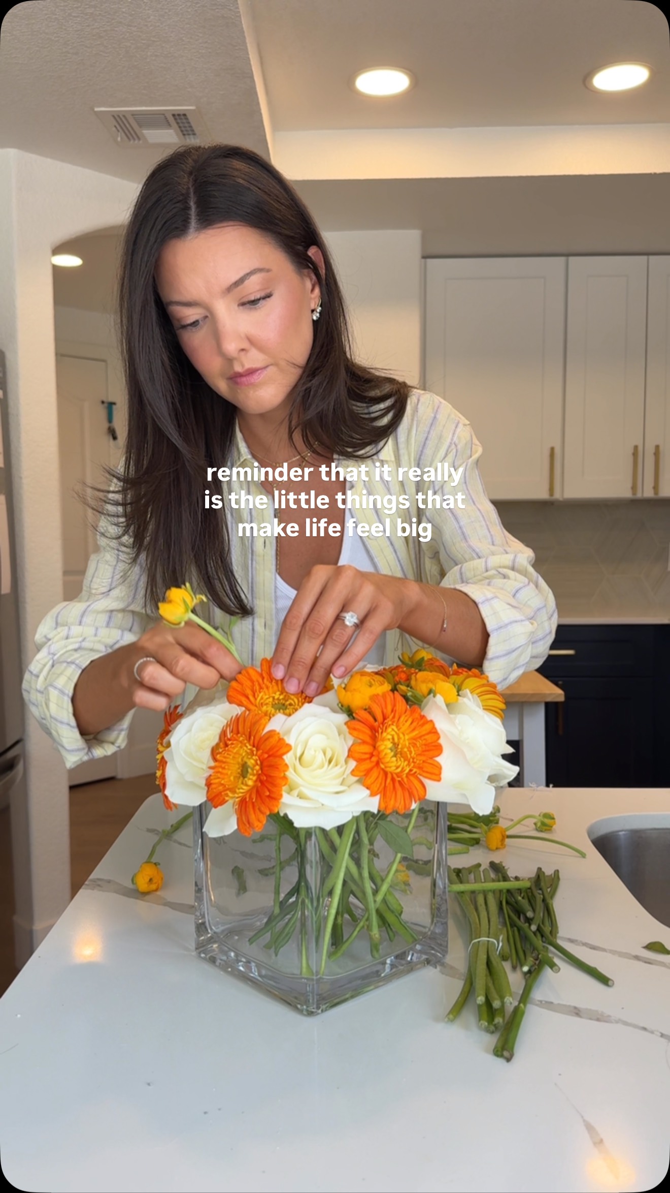 buy yourself the flowers!! 💛✨ #flowerarrangement #traderjoesfinds #romanticizinglife